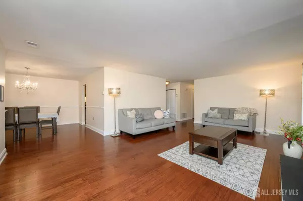 Old Bridge, NJ 08857,99 Neilly CT