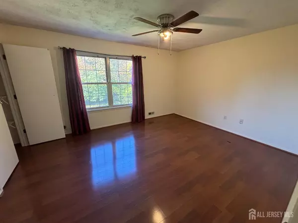 Edison, NJ 08817,115 Dunham AVE