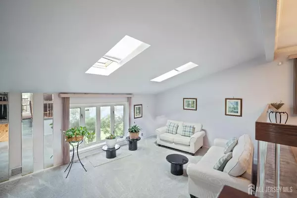 East Brunswick, NJ 08816,12 Dunston DR