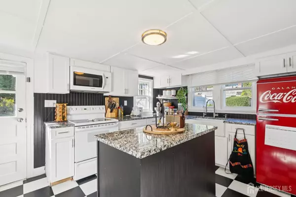 South Brunswick, NJ 08810,385 Ridge RD