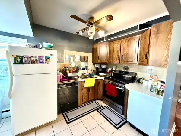 Iselin, NJ 08830,208 Julius ST