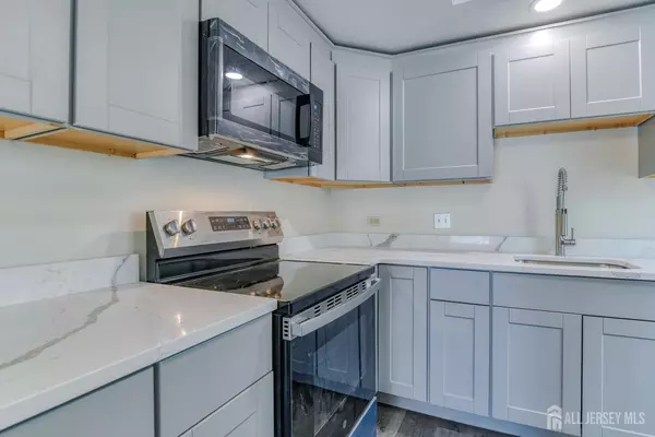 Monroe, NJ 08831,8-A Sussex WAY