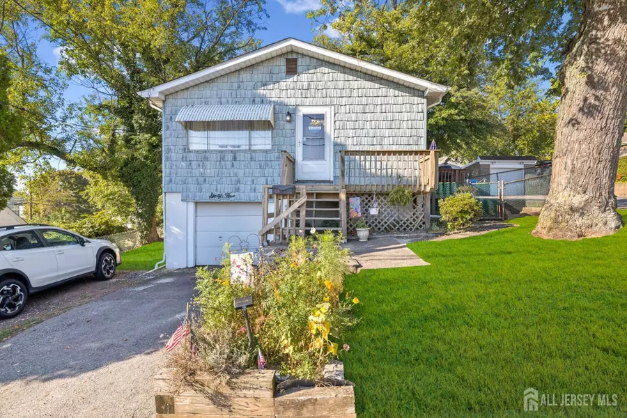 65 Russell ST, Woodbridge Proper, NJ 07095