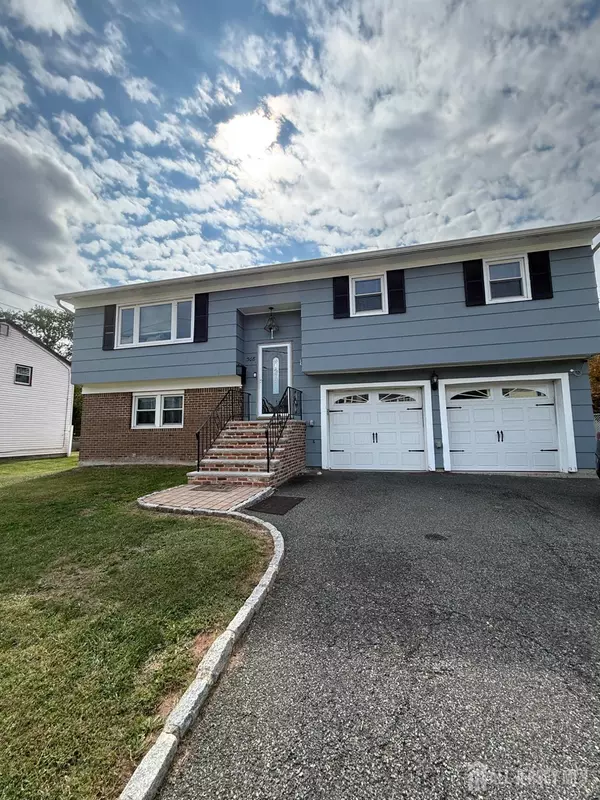 308 Oak PL, Piscataway, NJ 08854