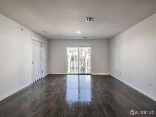 Newark, NJ 07103,496 So. 18th ST #2