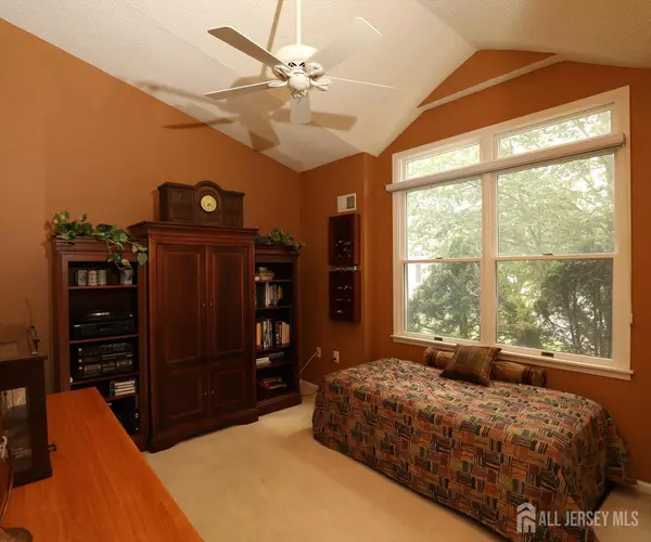 Monroe, NJ 08831,18 Kingston CT