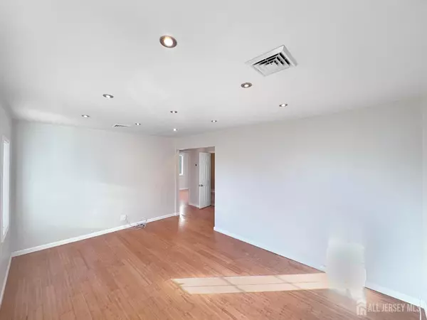 Colonia, NJ 07067,124 Lincoln AVE