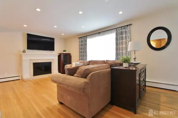 South Plainfield, NJ 07080,611 E Crescent Pkwy E