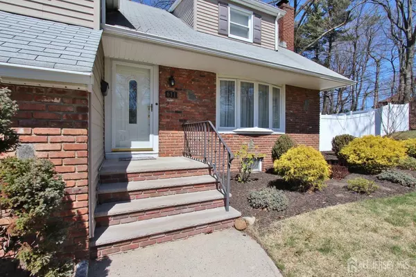 South Plainfield, NJ 07080,611 E Crescent Pkwy E