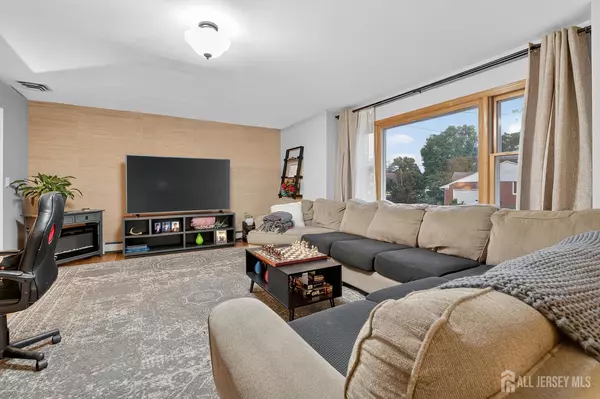 Milltown, NJ 08850,7 Rosewood DR