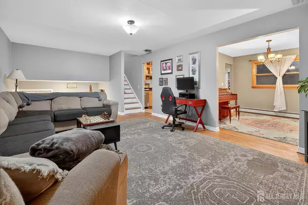 Milltown, NJ 08850,7 Rosewood DR