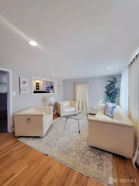 27 Marryott ST, Monroe, NJ 08831