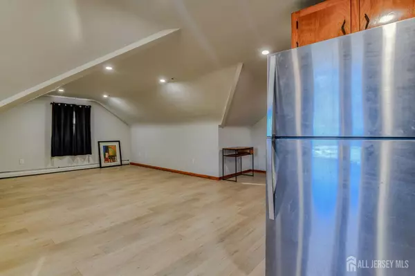 North Brunswick, NJ 08902,737 Roseland PL #2