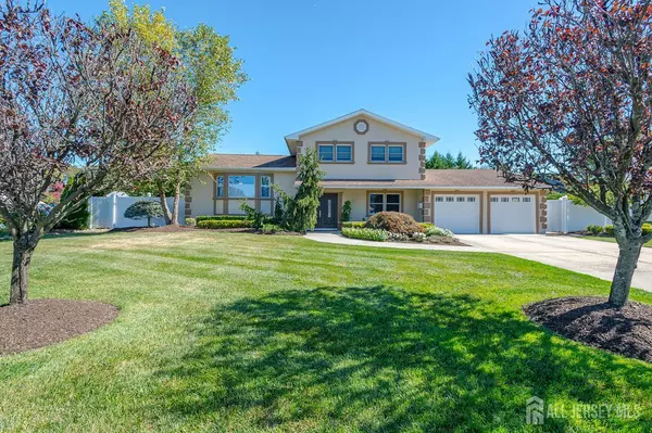 38 Holly DR, Sayreville, NJ 08859