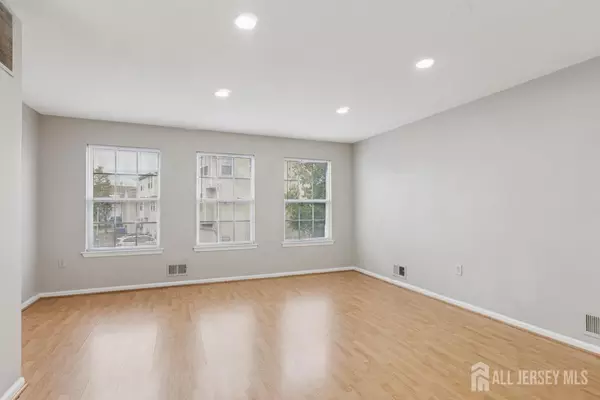 Sayreville, NJ 08859,121 Giera CT