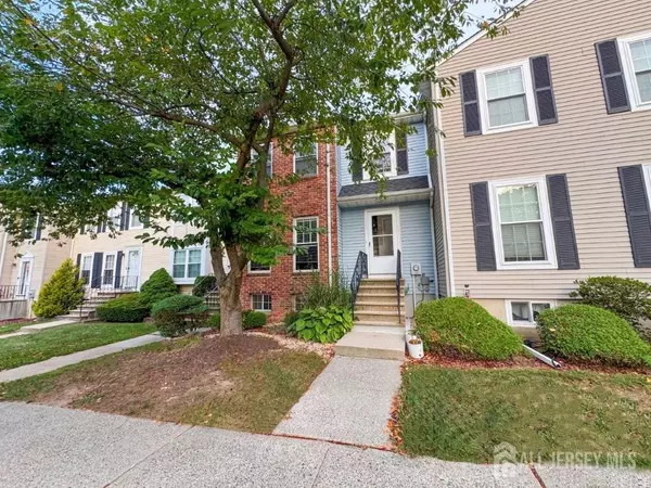 10 Mochen CT, Sayreville, NJ 08872