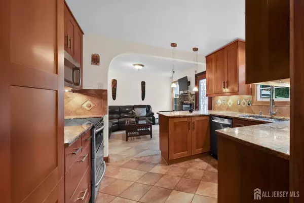 Old Bridge, NJ 08857,18 Tall Oaks CT