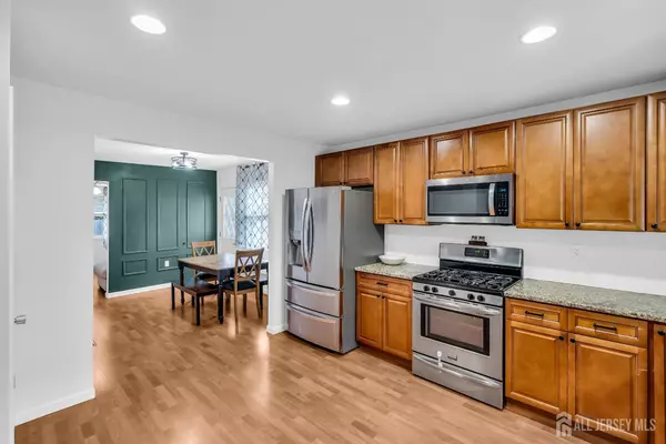 East Brunswick, NJ 08816,8 Culver LN