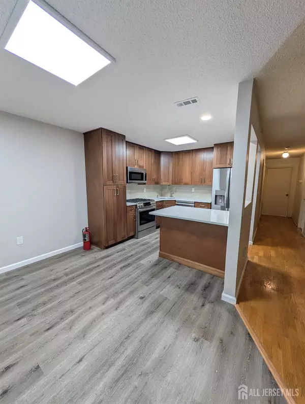 381 Lancaster CT, Piscataway, NJ 08854