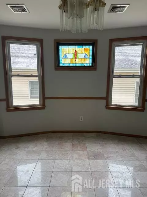 Roselle Park, NJ 07204,128 E Colfax AVE