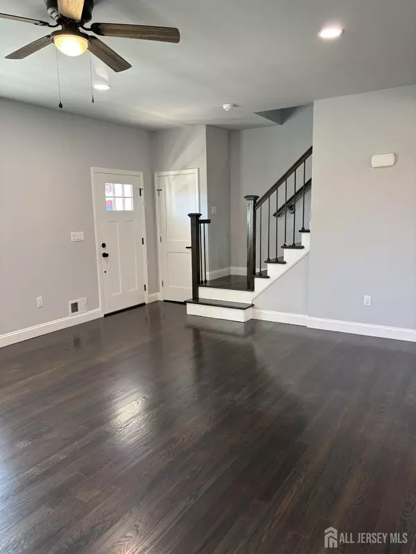 South Amboy, NJ 08879,528 Catherine ST