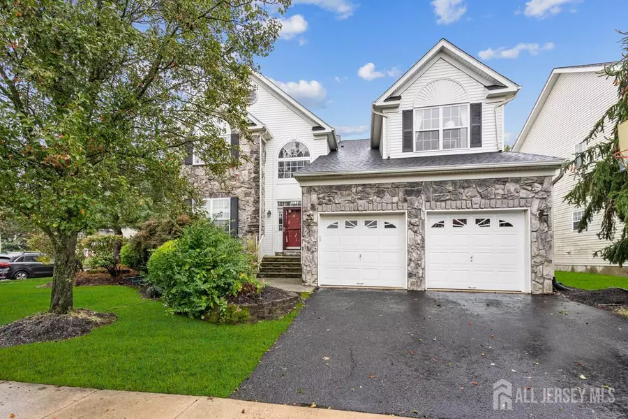 18 Seminole CT, Monroe, NJ 08831