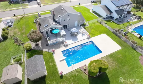 21 Shoshone ST, Old Bridge, NJ 08857