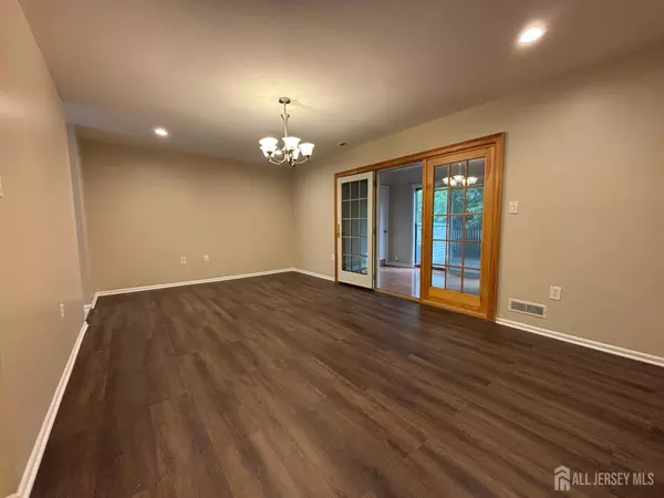 North Brunswick, NJ 08902,225 Constitution CIR