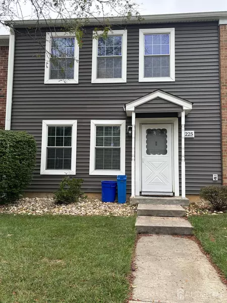 225 Constitution CIR, North Brunswick, NJ 08902