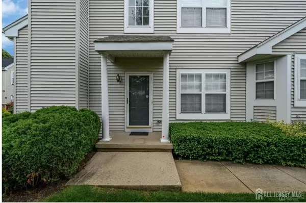 Middlesex, NJ 08831,14 CRESTWOOD CT