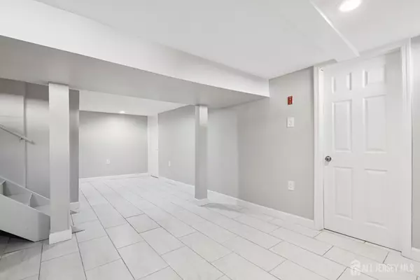 Old Bridge, NJ 08857,2 Michael CT