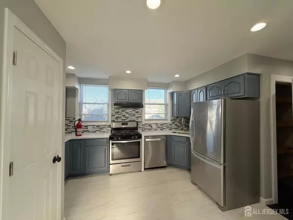 46 Hayward AVE #1, Carteret, NJ 07008