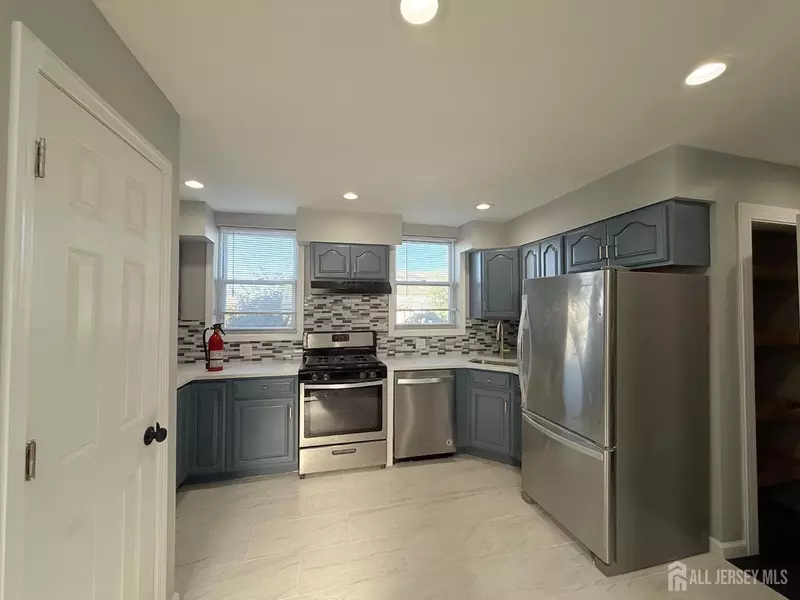 46 Hayward AVE #1, Carteret, NJ 07008