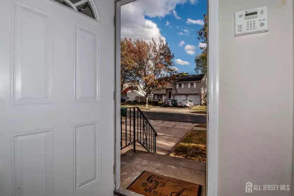 Edison, NJ 08837,153 Howard AVE