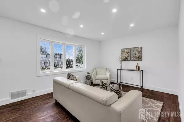 Fords, NJ 08863,99 Crestview RD