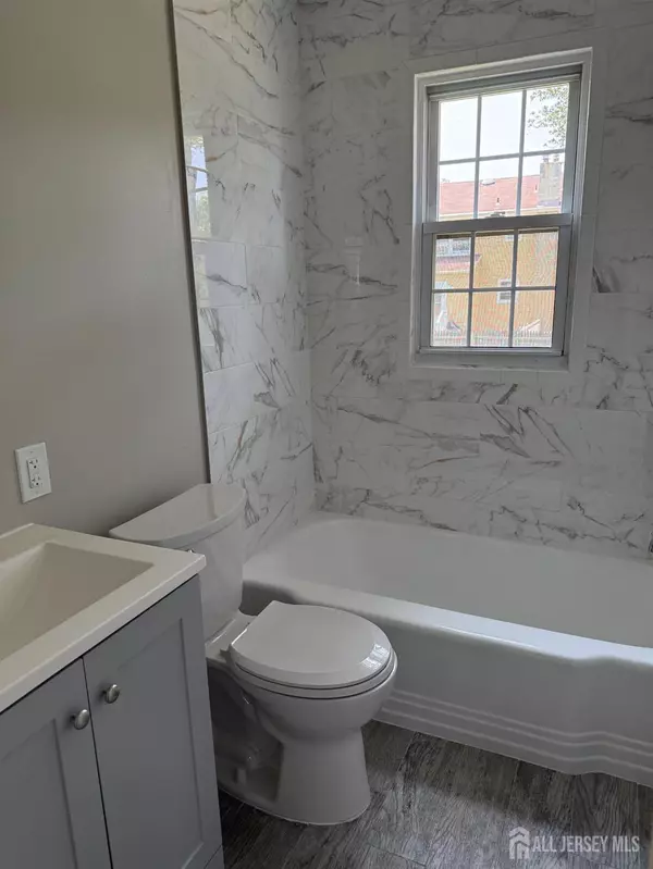 South Plainfield, NJ 07080,2026 Bell PL