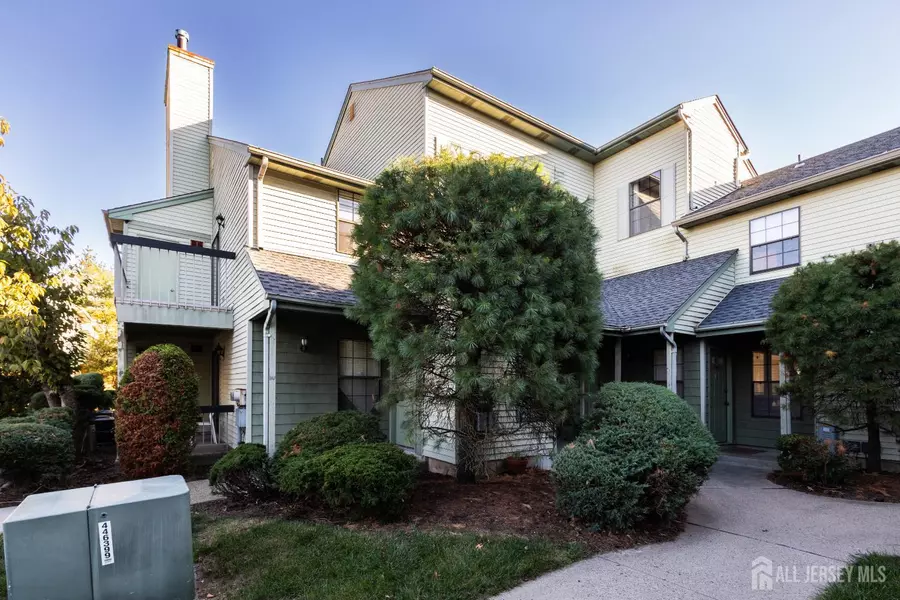 1704 Woodbridge Commons WAY, Iselin, NJ 08830