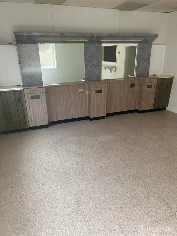 North Plainfield, NJ 07060,15 Greenbrook RD