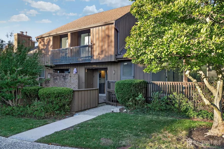 67 Kingsberry DR, Franklin, NJ 08873