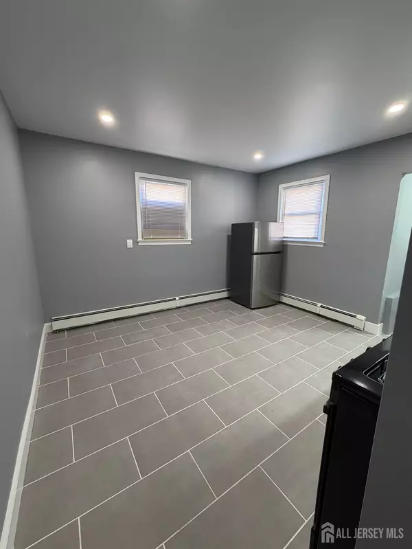 Perth Amboy, NJ 08861,542 Miller ST #Apt 1