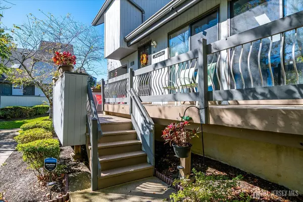 30 Magnolia CT, South Brunswick, NJ 08852