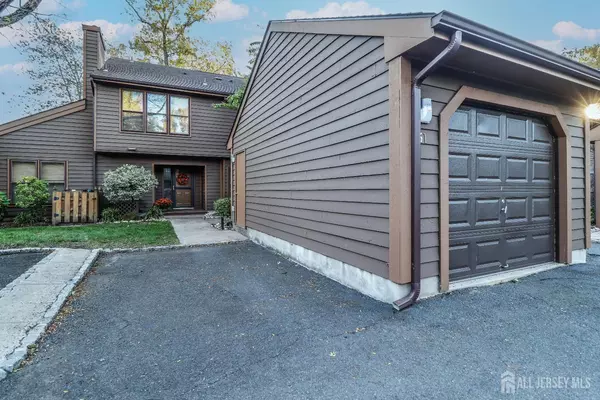 Edison, NJ 08820,31 Hickory Hollow CT