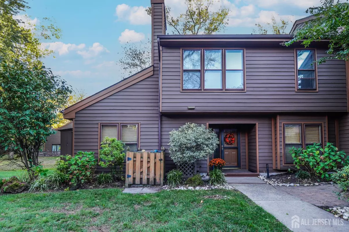 Edison, NJ 08820,31 Hickory Hollow CT