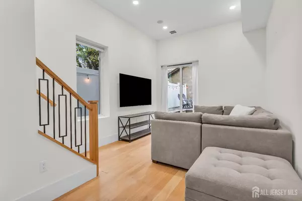 20 Van Nostrand AVE #1, Jersey City, NJ 07305