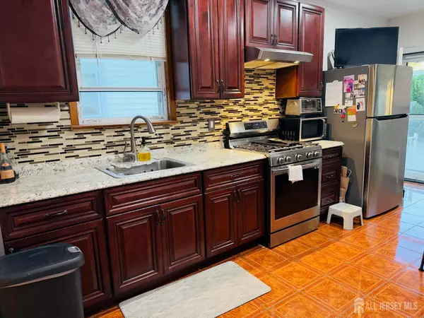 Perth Amboy, NJ 08861,376 Barclay ST