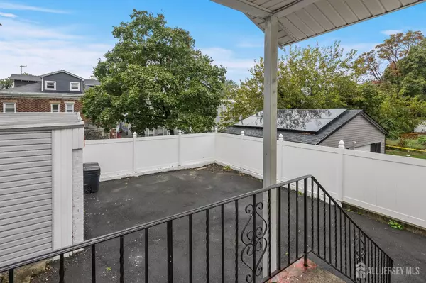 Irvington, NJ 07111,213 Maple AVE #1