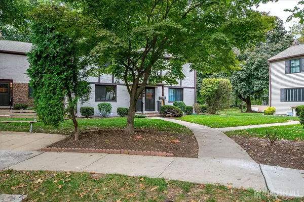 Metuchen, NJ 08840,32 Kate LN