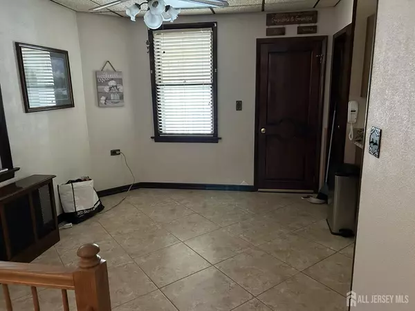 Carteret, NJ 07008,73 Edgar ST