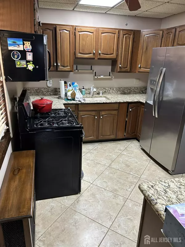 Carteret, NJ 07008,73 Edgar ST