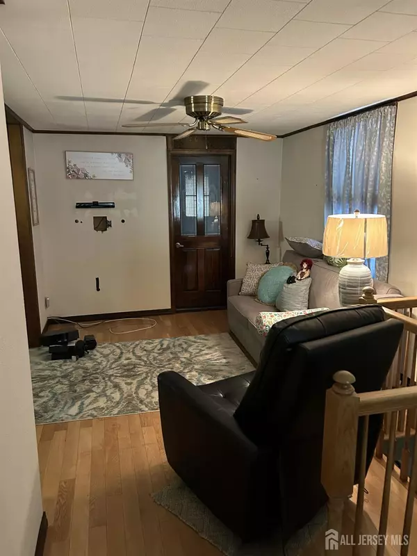 73 Edgar ST, Carteret, NJ 07008